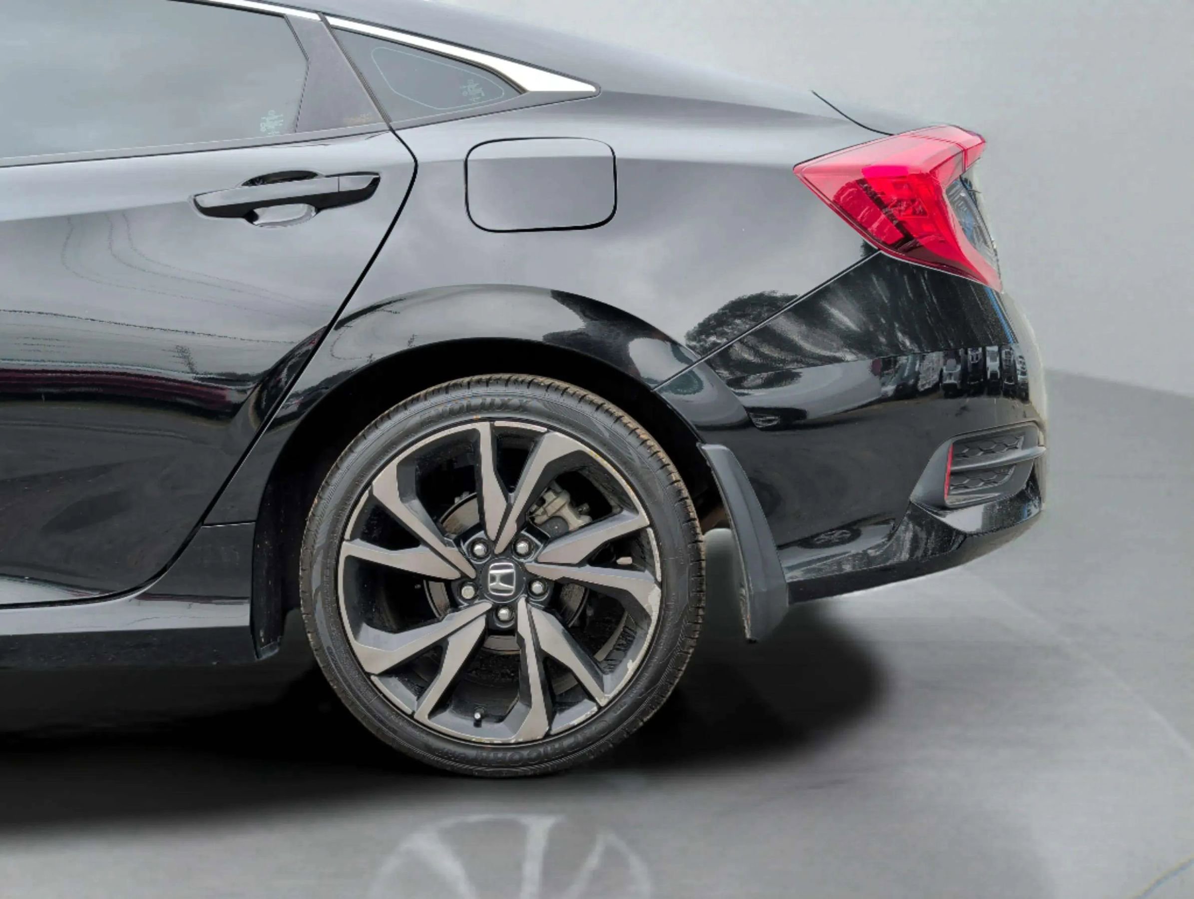 Used 2019 Honda Civic Sport image 32
