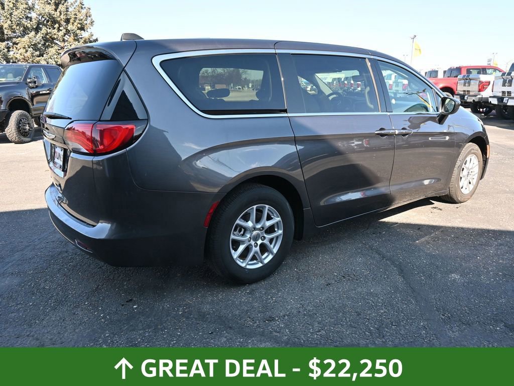 Used 2023 Chrysler Voyager LX FWD image 10