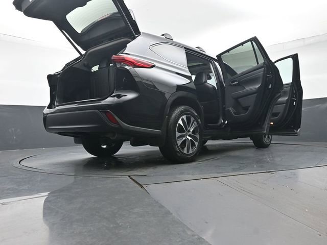 Certified 2023 Toyota Highlander XLE image 56