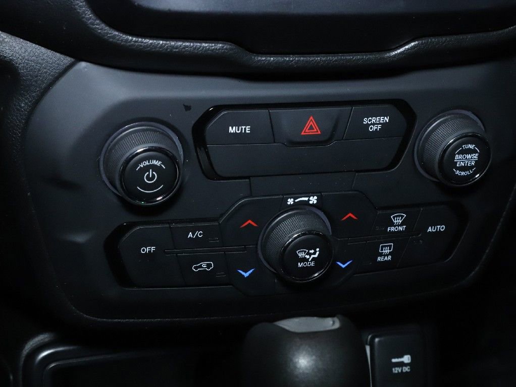 Used 2018 Jeep Renegade Latitude FWD image 25