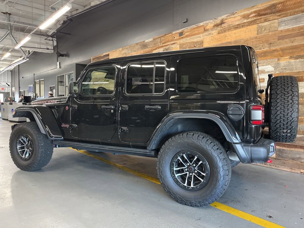 Used 2025 Jeep Wrangler Unlimited Rubicon AWD/4WD image 17