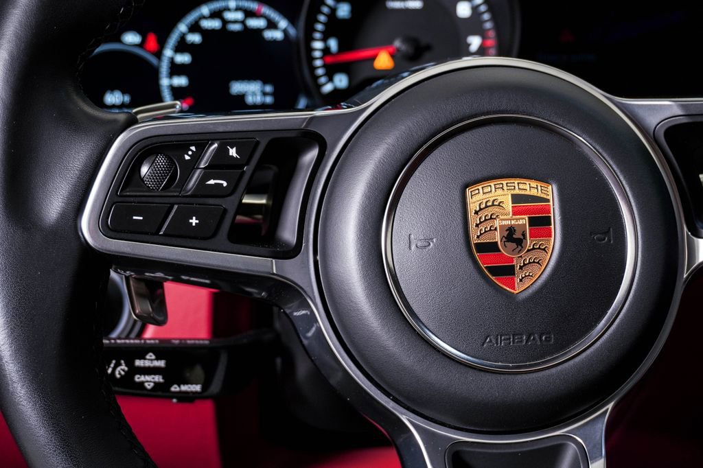 Certified 2023 Porsche Cayenne Platinum Edition image 20