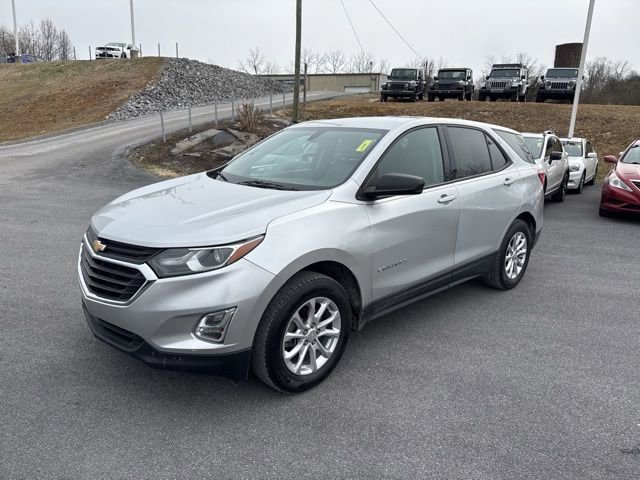 Used 2019 Chevrolet Equinox LS w/ LS Convenience Package AWD/4WD image 4