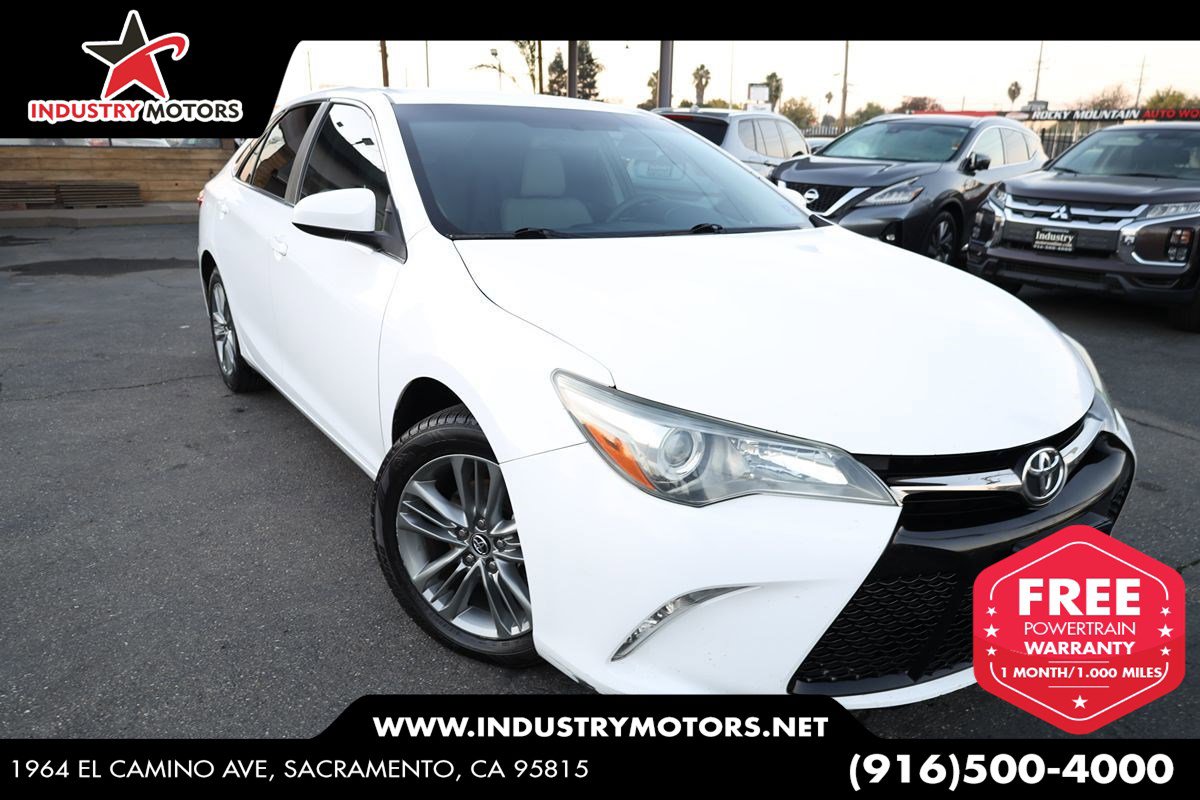 Used 2015 Toyota Camry SE image 1