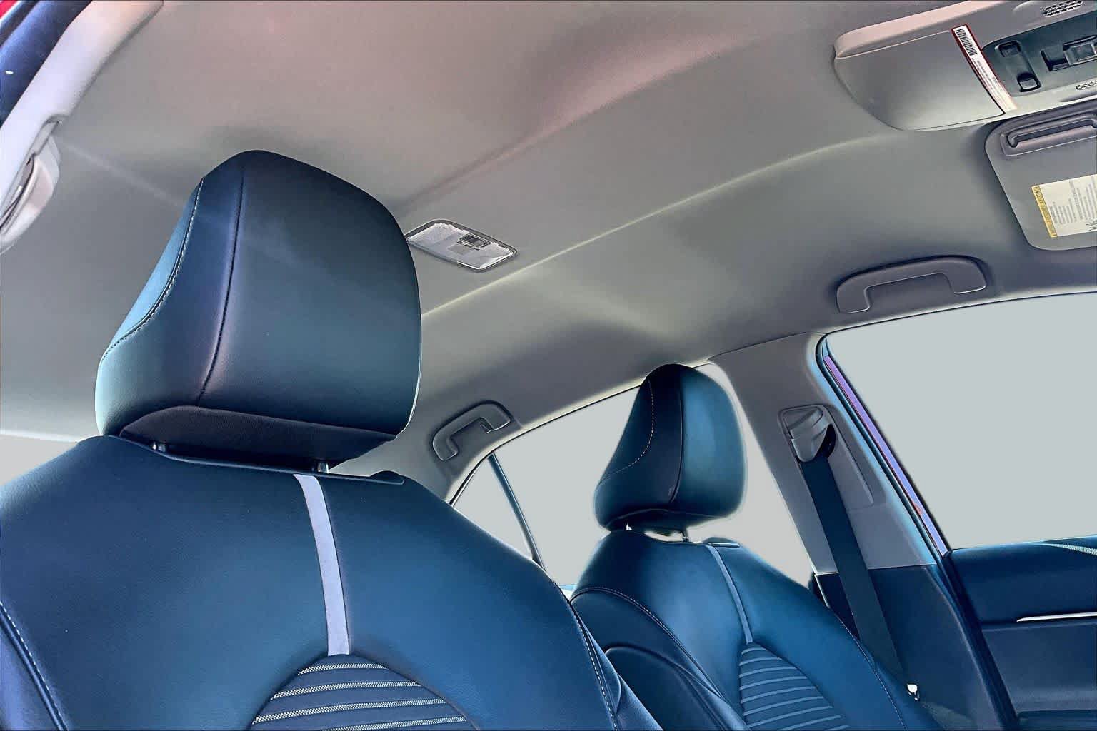 Used 2021 Toyota Camry SE w/ Convenience Package FWD image 13