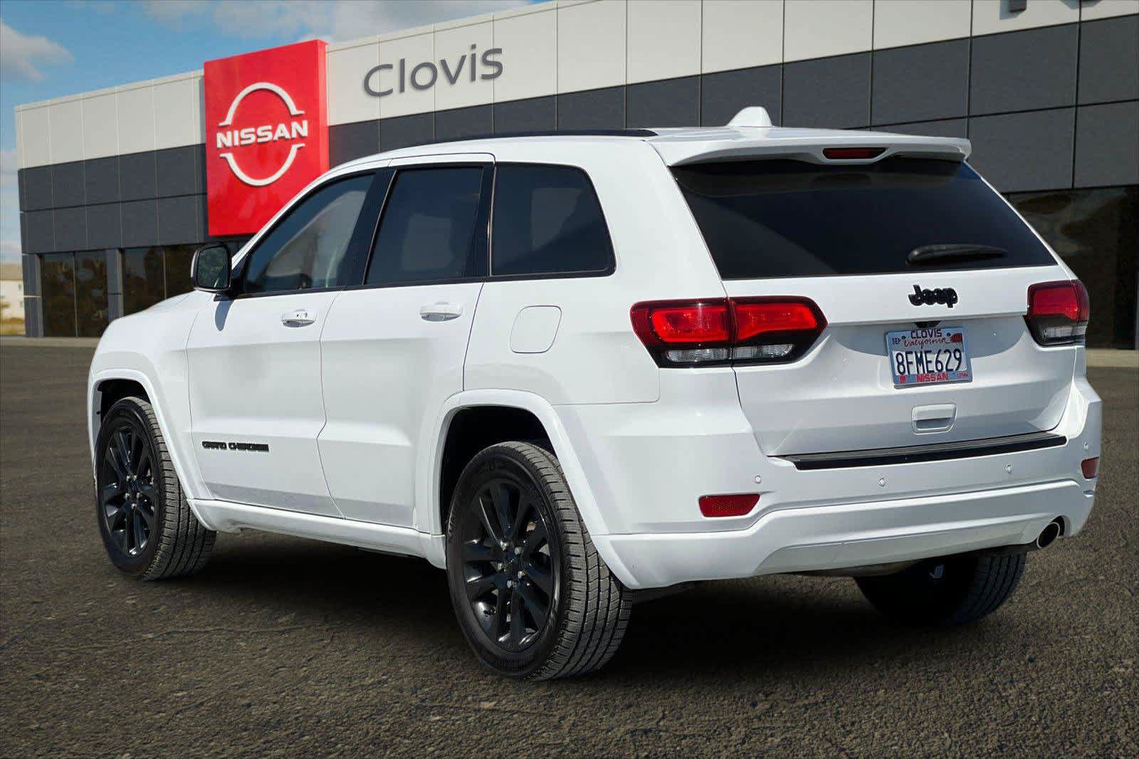 Used 2018 Jeep Grand Cherokee Altitude RWD image 2