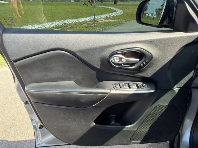 Used 2020 Jeep Cherokee Limited FWD image 20