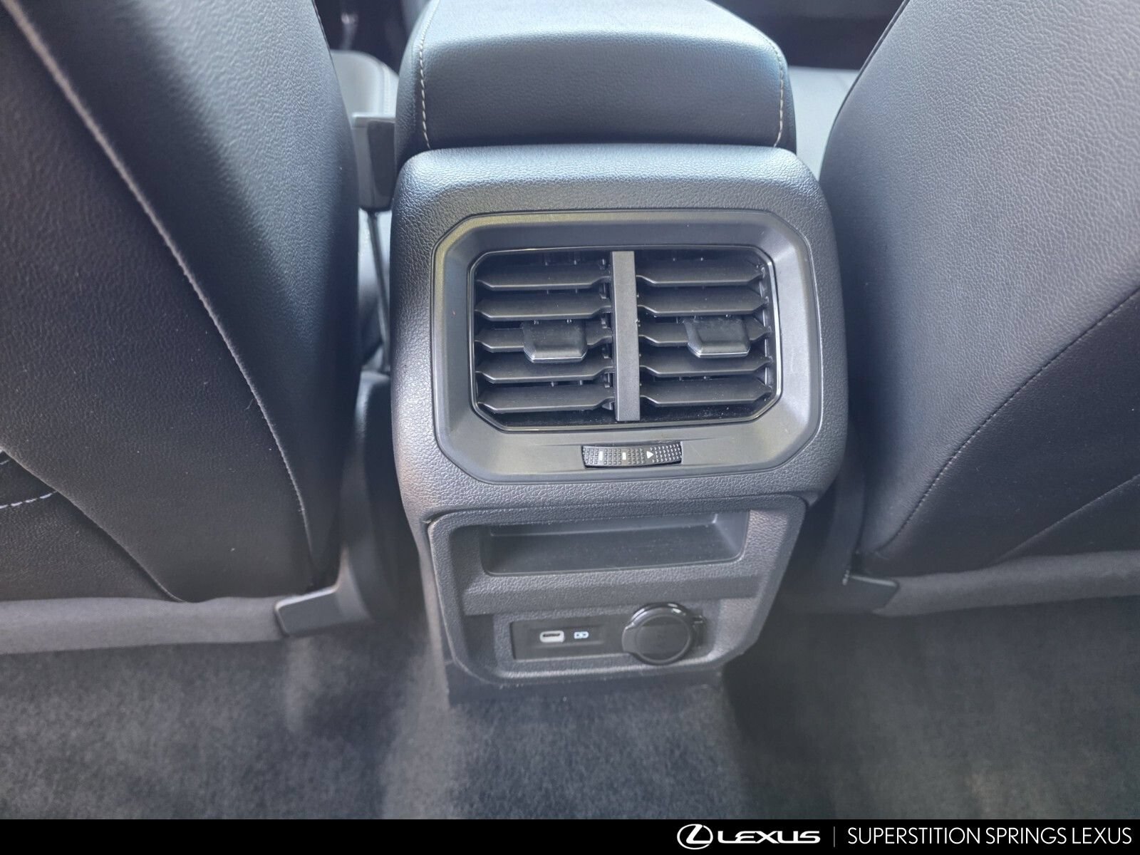 Used 2023 Volkswagen Tiguan SE R-Line FWD image 27