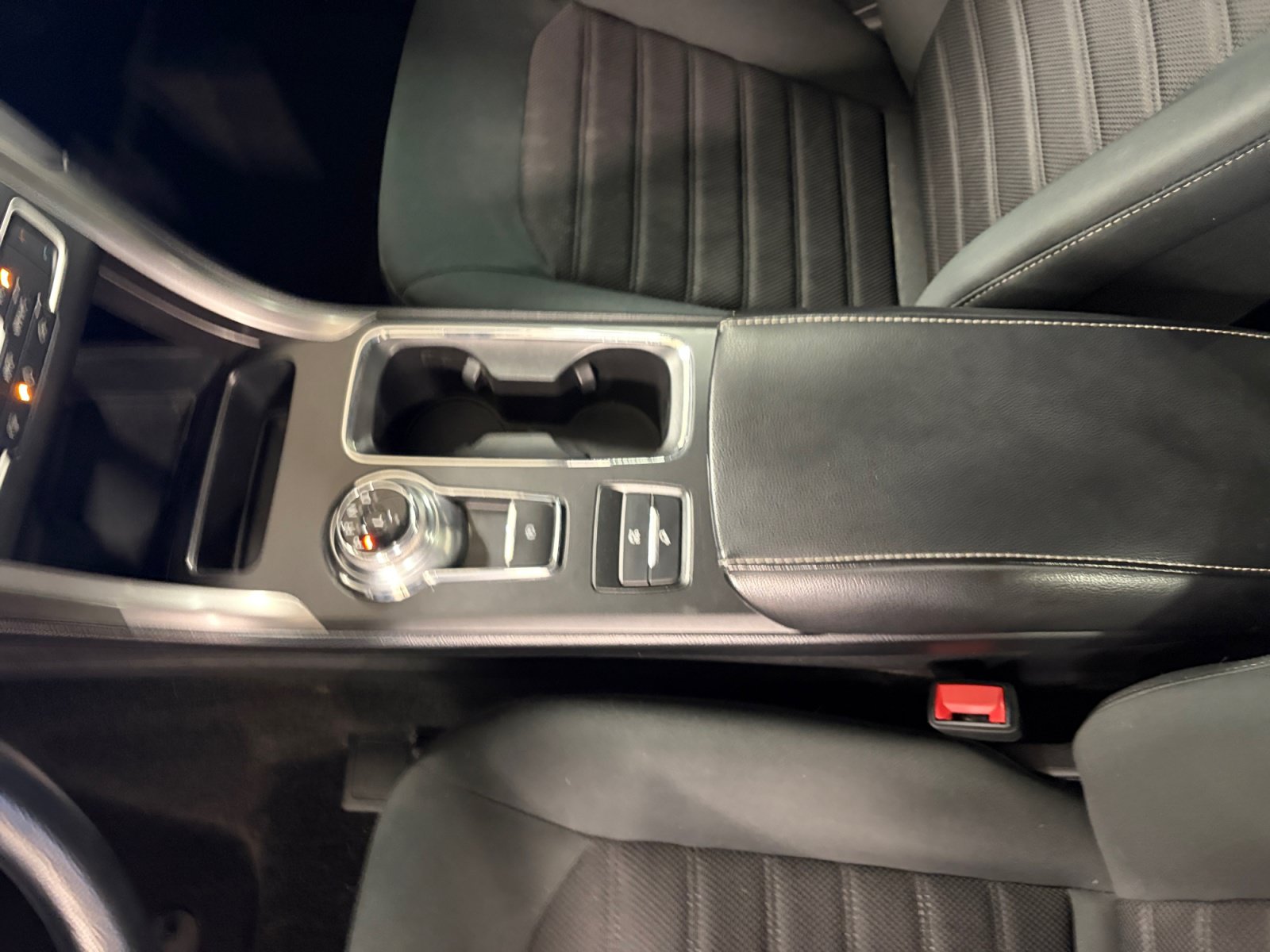 Used 2020 Ford Fusion SE FWD image 27