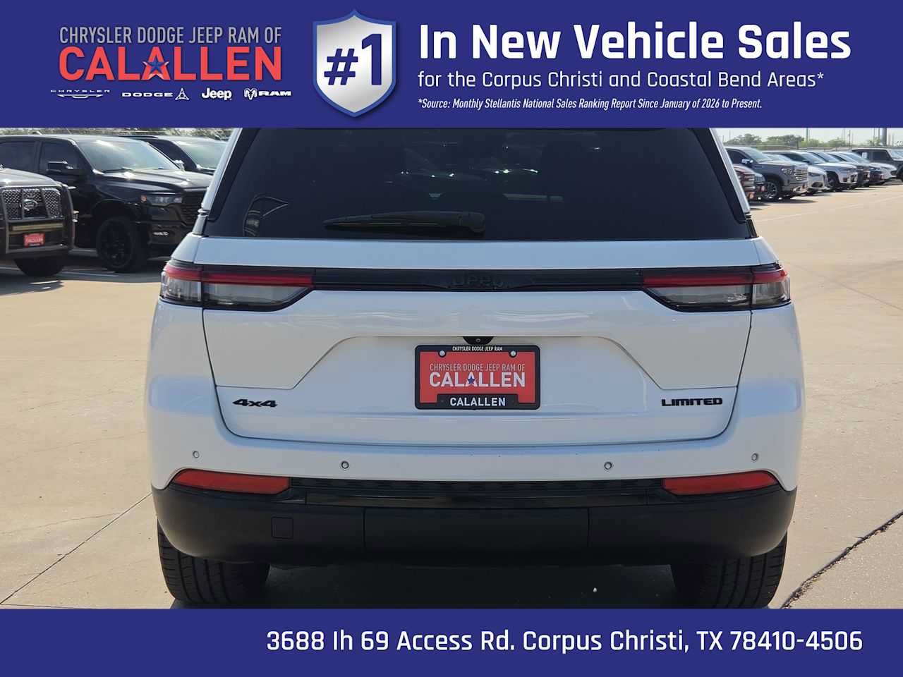 Used 2023 Jeep Grand Cherokee Limited w/ Black Appearance Package AWD/4WD image 13