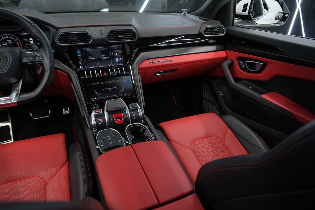 Used 2022 Lamborghini Urus AWD/4WD image 56
