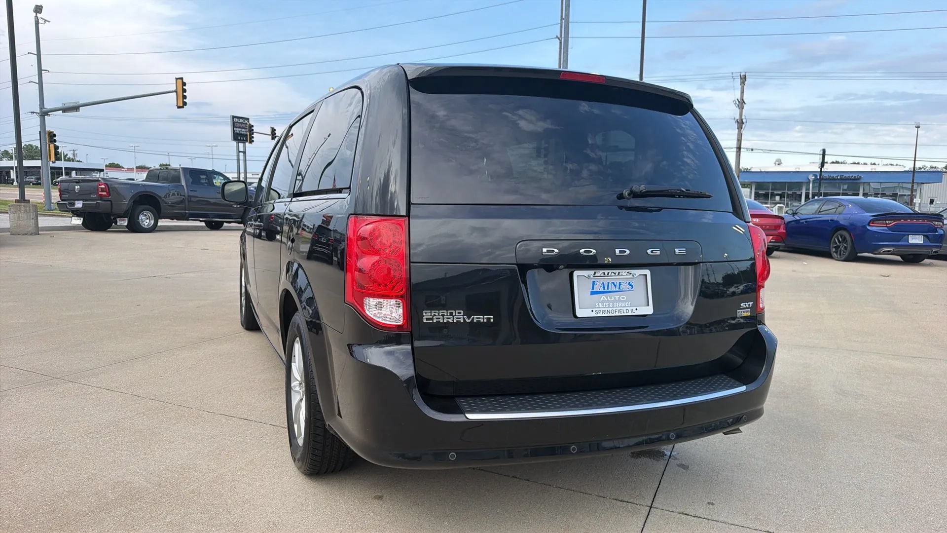 Used 2019 Dodge Grand Caravan SXT w/ Driver Convenience Group FWD image 15