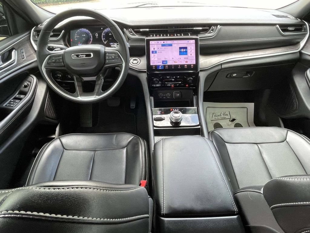 Used 2025 Jeep Grand Cherokee Limited w/ Luxury Tech Group II AWD/4WD image 11