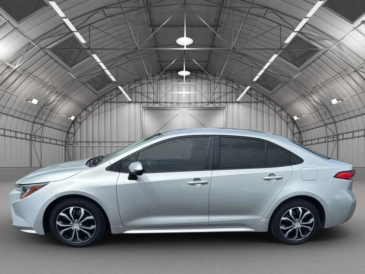 Used 2020 Toyota Corolla LE image 2