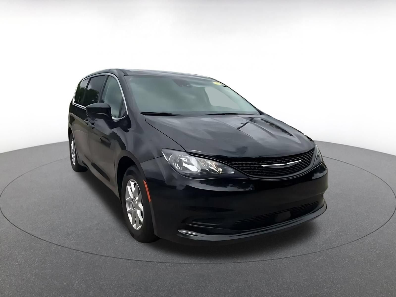 Used 2024 Chrysler Voyager LX FWD image 3