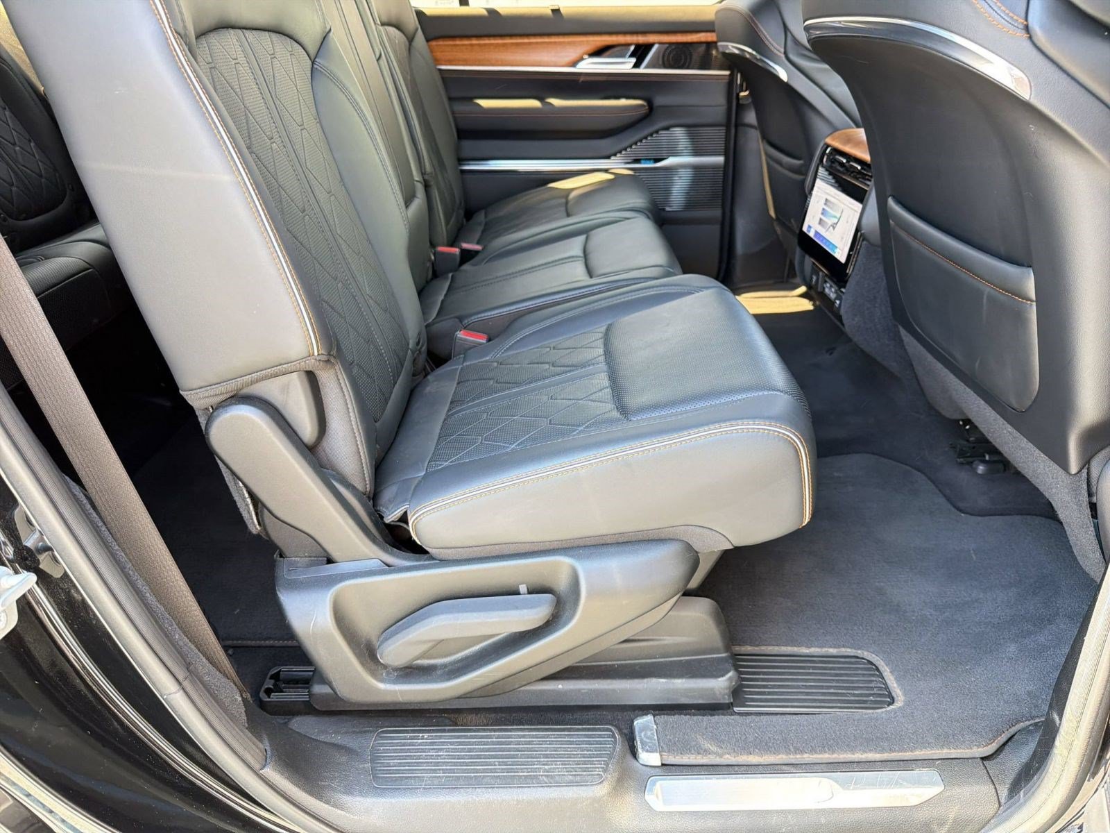 Used 2022 Jeep Grand Wagoneer Series III w/ Flexible Seating Group AWD/4WD image 31