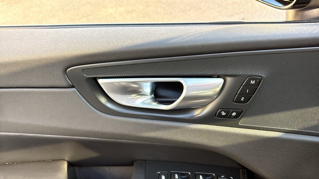 Certified 2025 Volvo XC60 B5 Plus AWD/4WD image 11