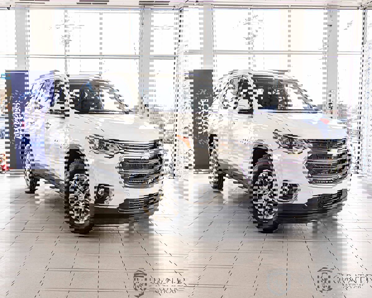 Used 2020 Chevrolet Traverse LT image 3