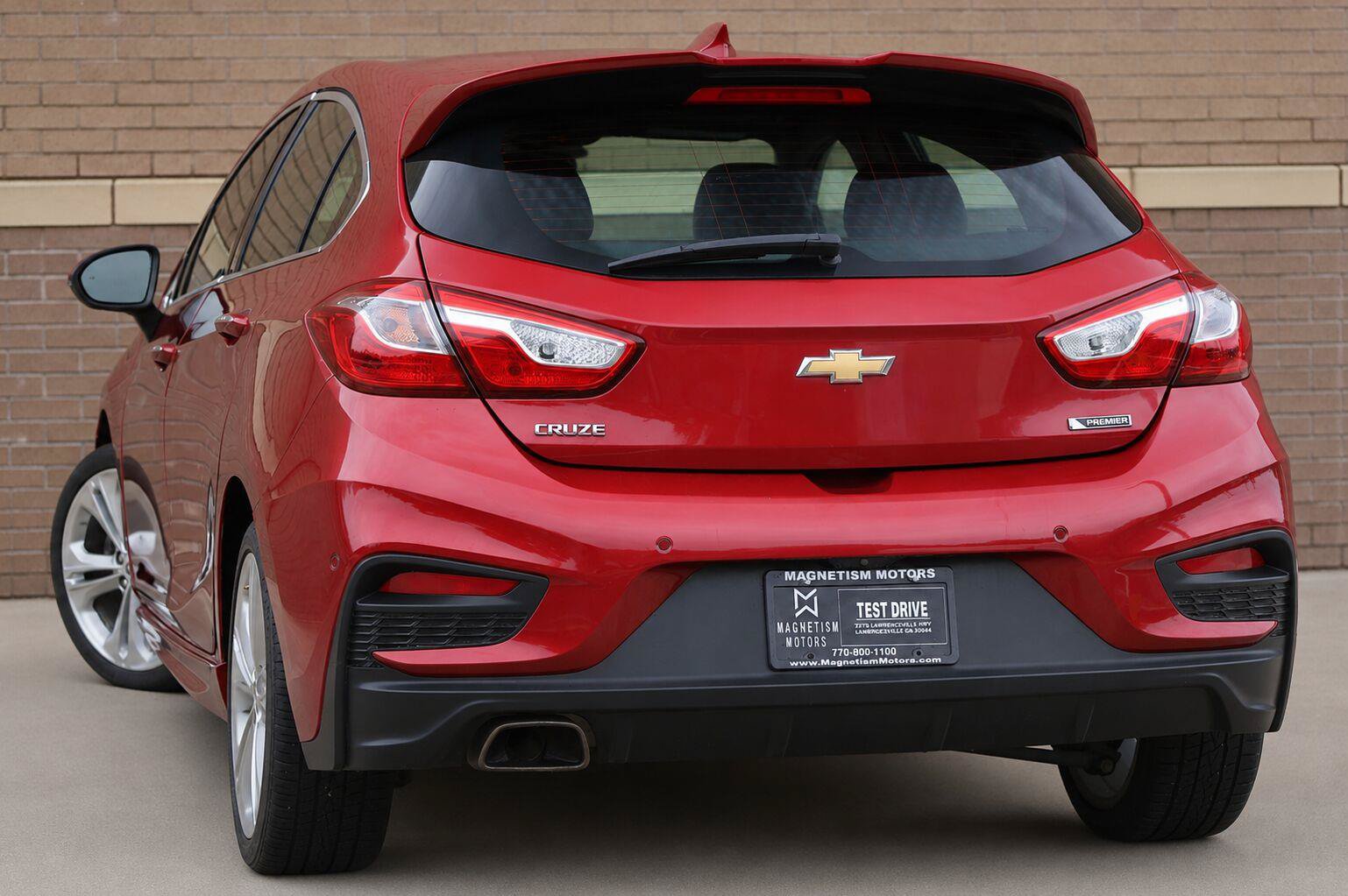 Used 2018 Chevrolet Cruze Premier FWD image 9