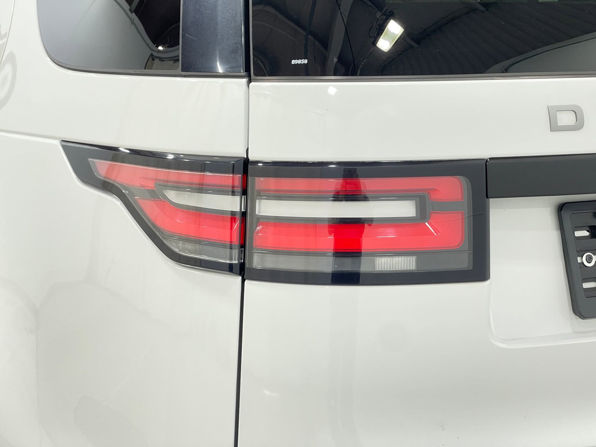 Used 2018 Land Rover Discovery HSE image 39