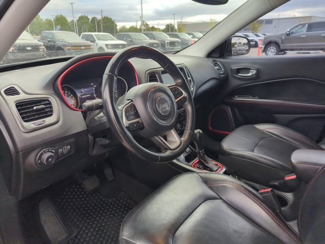 Used 2018 Jeep Compass Trailhawk w/ Leather Interior Group AWD/4WD image 11