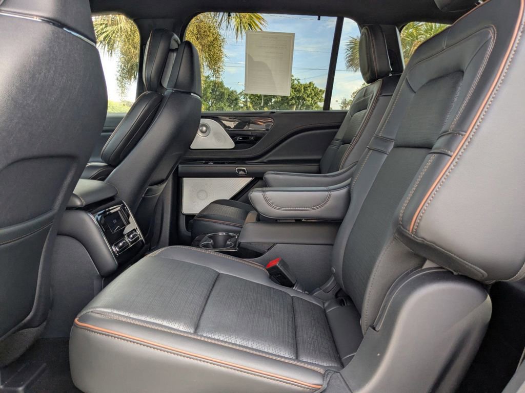 New 2025 Lincoln Aviator Black Label w/ Black Label Special Edition image 16