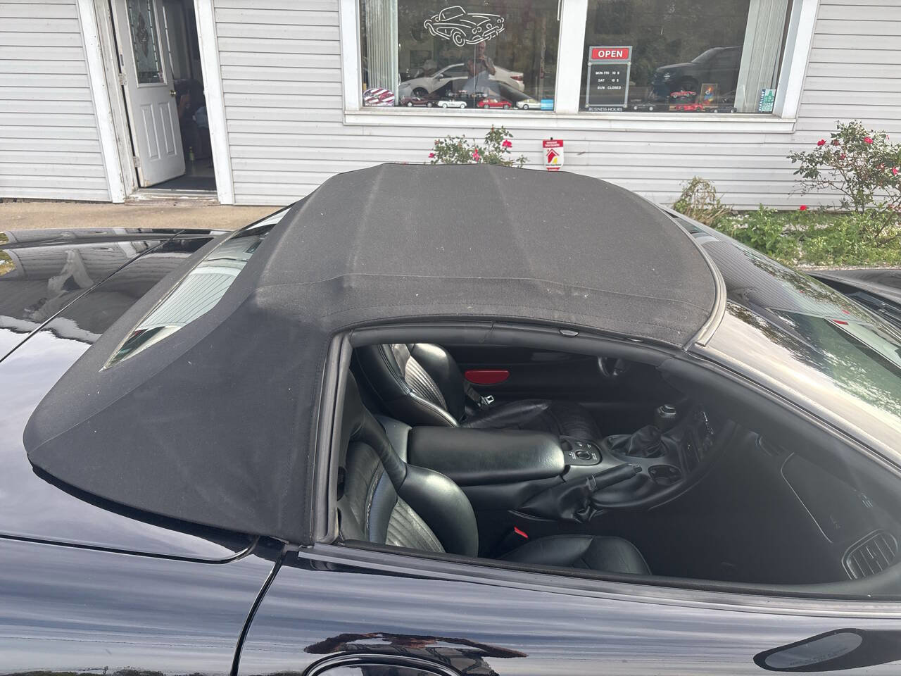 Used 2004 Chevrolet Corvette Convertible w/ Preferred Equipment Group image 16