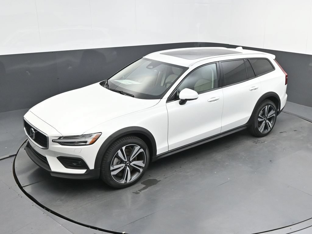 New 2026 Volvo V60 B5 Cross Country Plus w/ Climate Package AWD/4WD image 37
