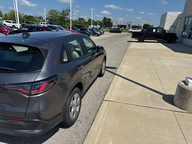 Used 2023 Honda HR-V LX image 3