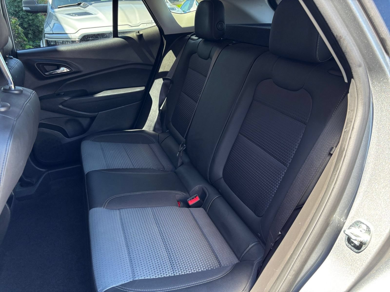 Used 2025 Chevrolet Trax LT FWD image 36