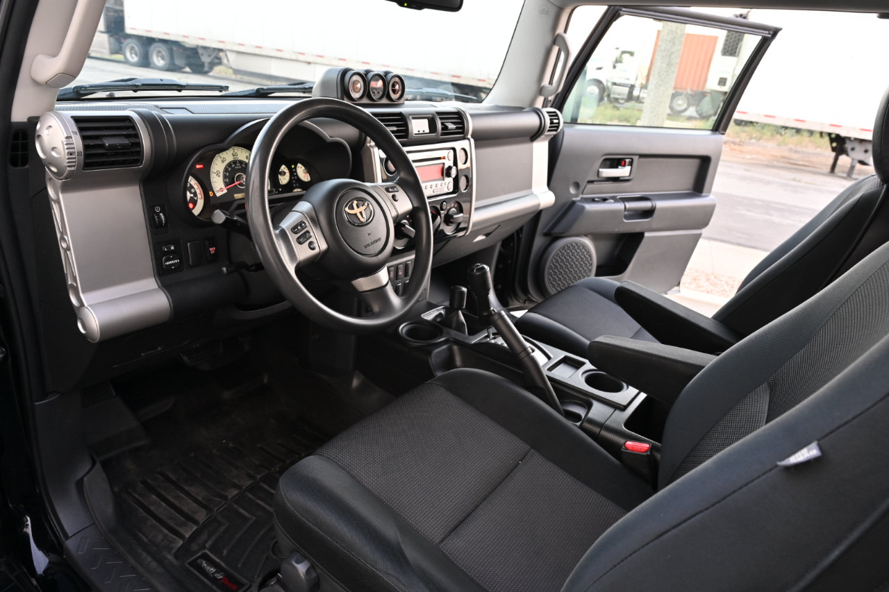 Used 2011 Toyota FJ Cruiser 4WD w/ Convenience Pkg image 11