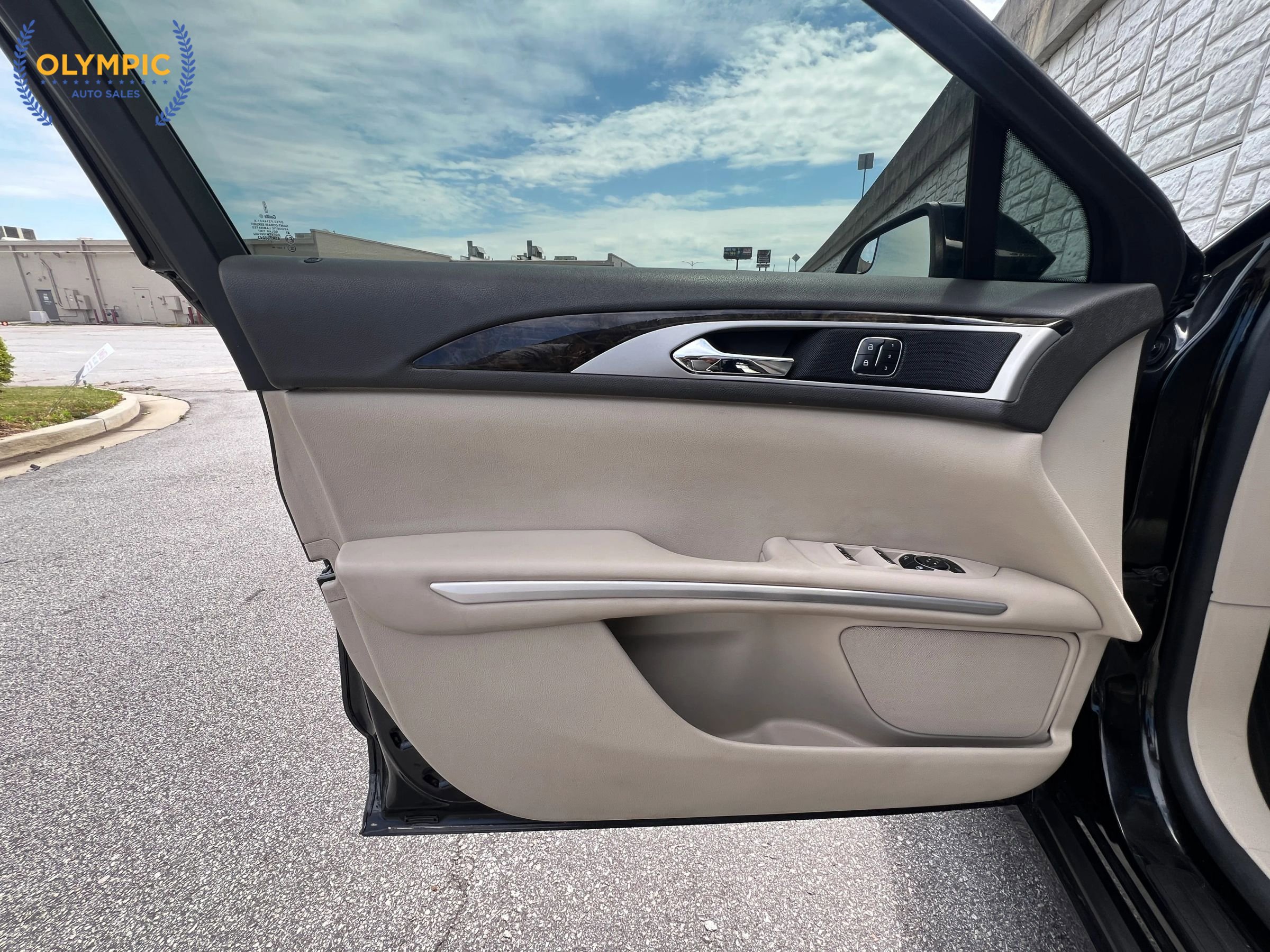Used 2016 Lincoln MKZ w/ Equipment Group 200A Select FWD image 43