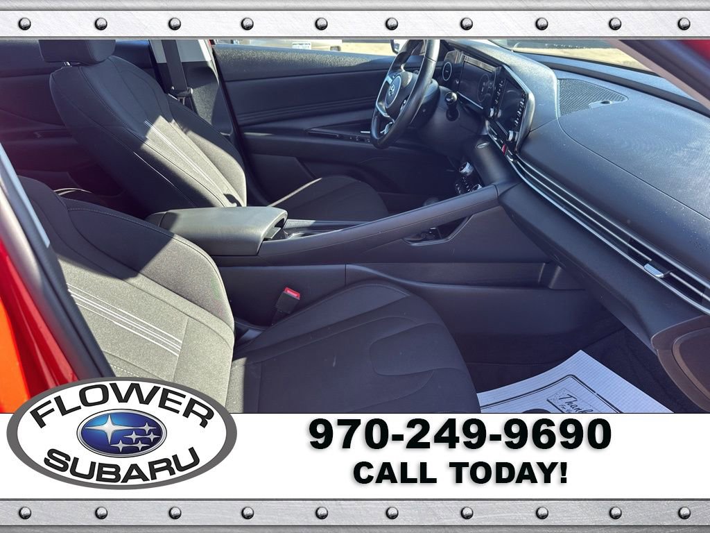 Used 2021 Hyundai Elantra SEL w/ Convenience + Premium Package image 9