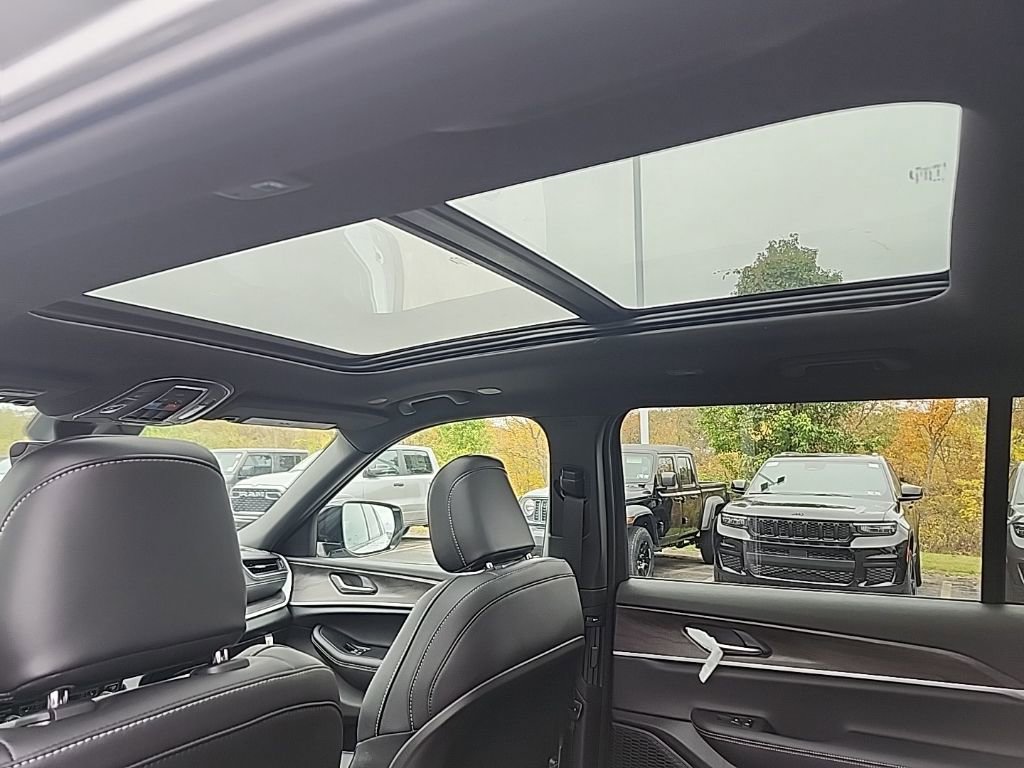 New 2025 Jeep Grand Cherokee L Limited w/ Black Appearance Package image 23