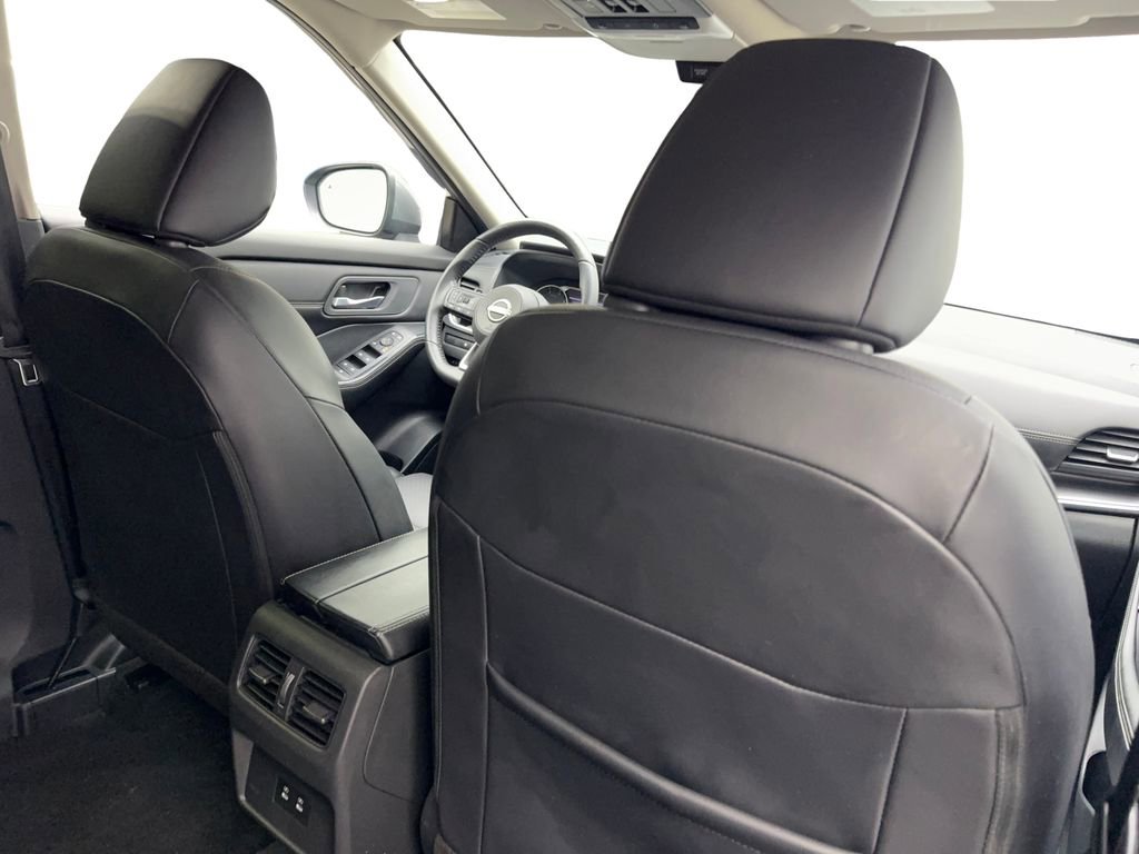 Used 2024 Nissan Rogue SV w/ SV Premium Package image 41