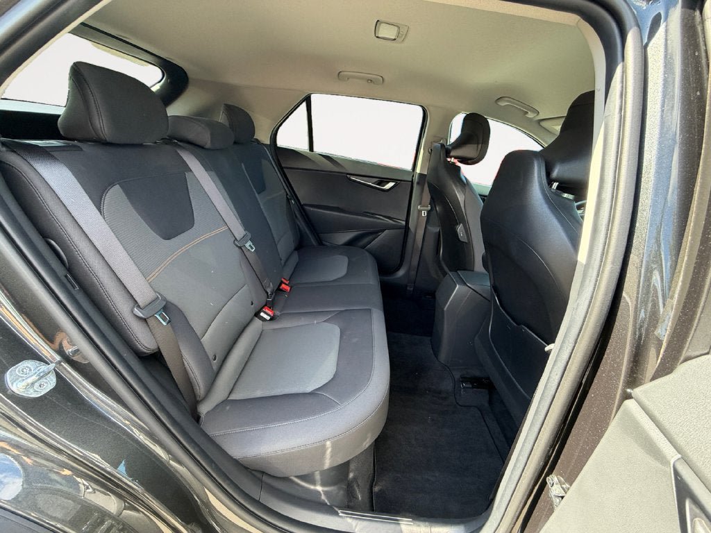 Used 2025 Kia Niro LX FWD image 24