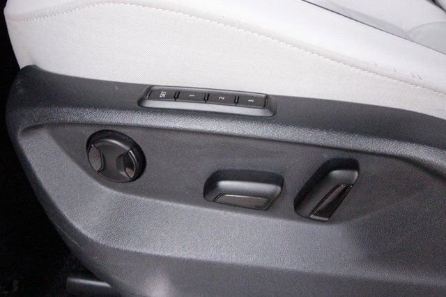 Used 2018 Volkswagen Tiguan SEL Premium image 13