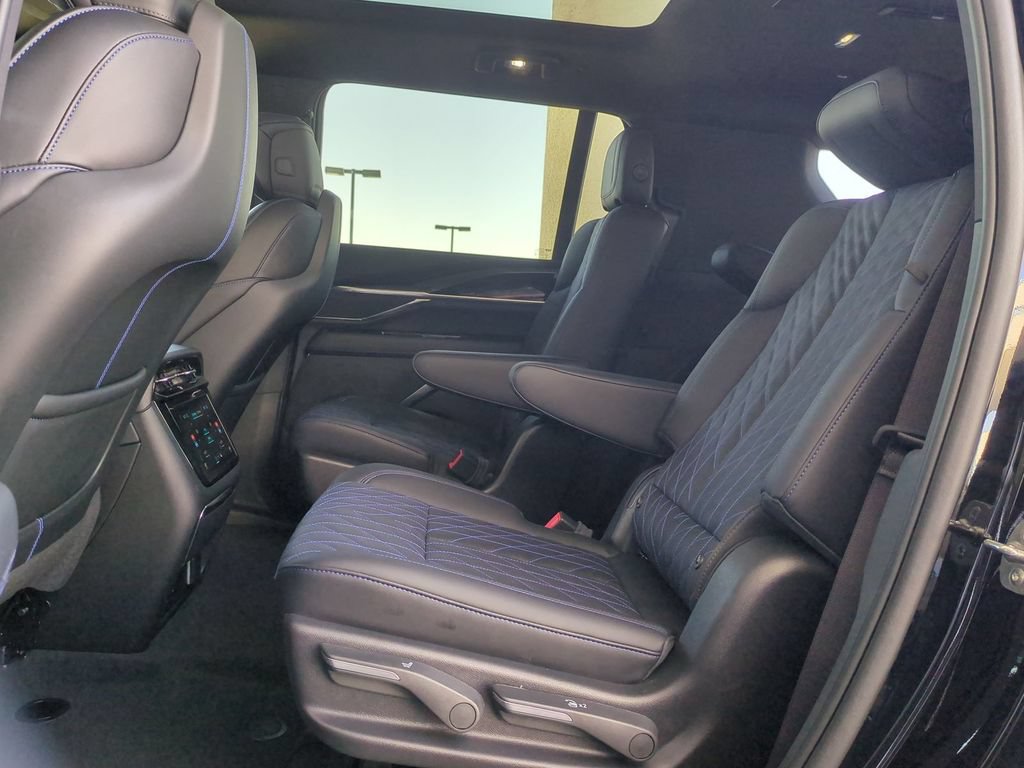 Used 2026 Cadillac Escalade IQL Luxury AWD/4WD image 30