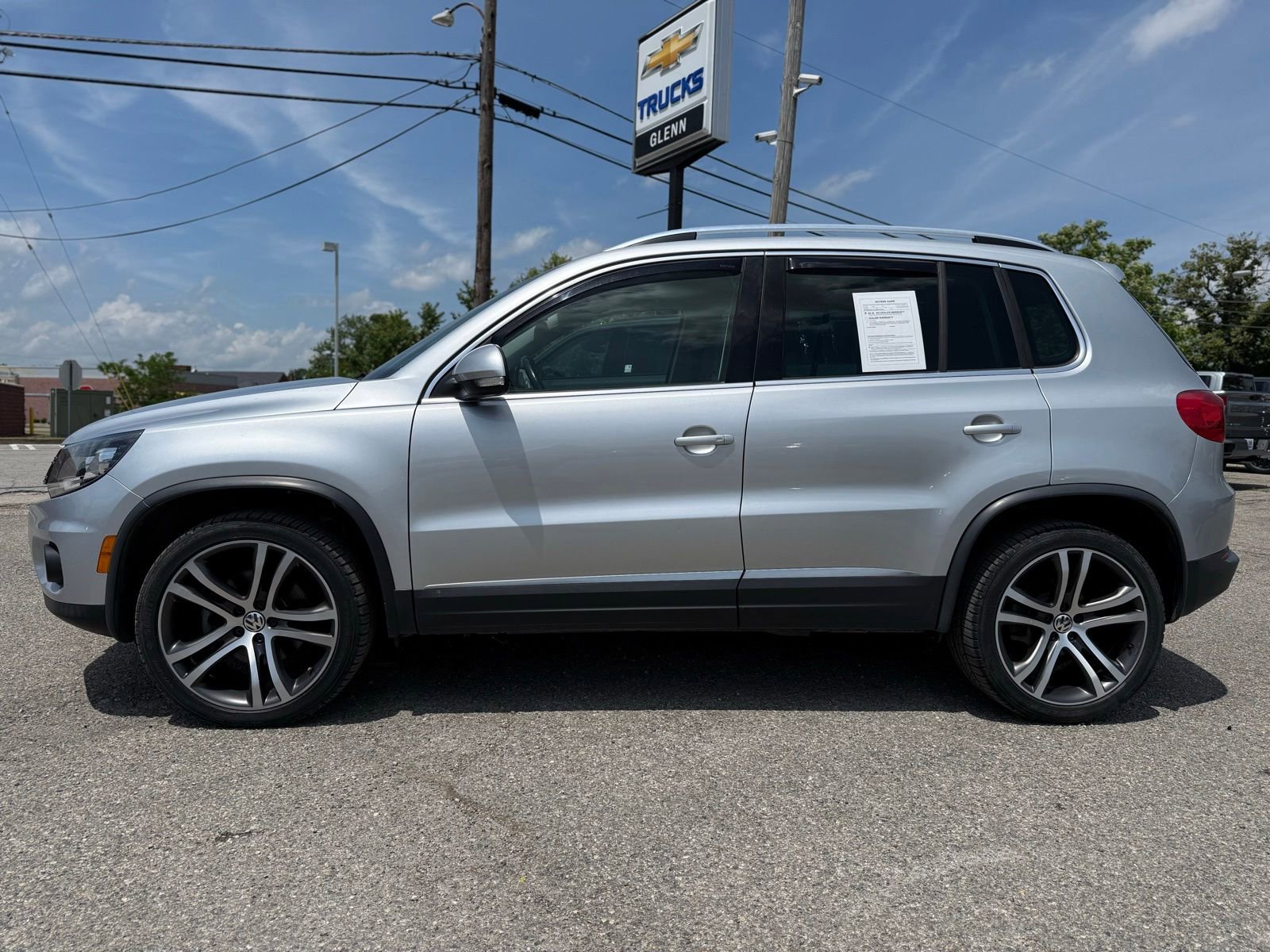 Used 2017 Volkswagen Tiguan SEL AWD/4WD image 5