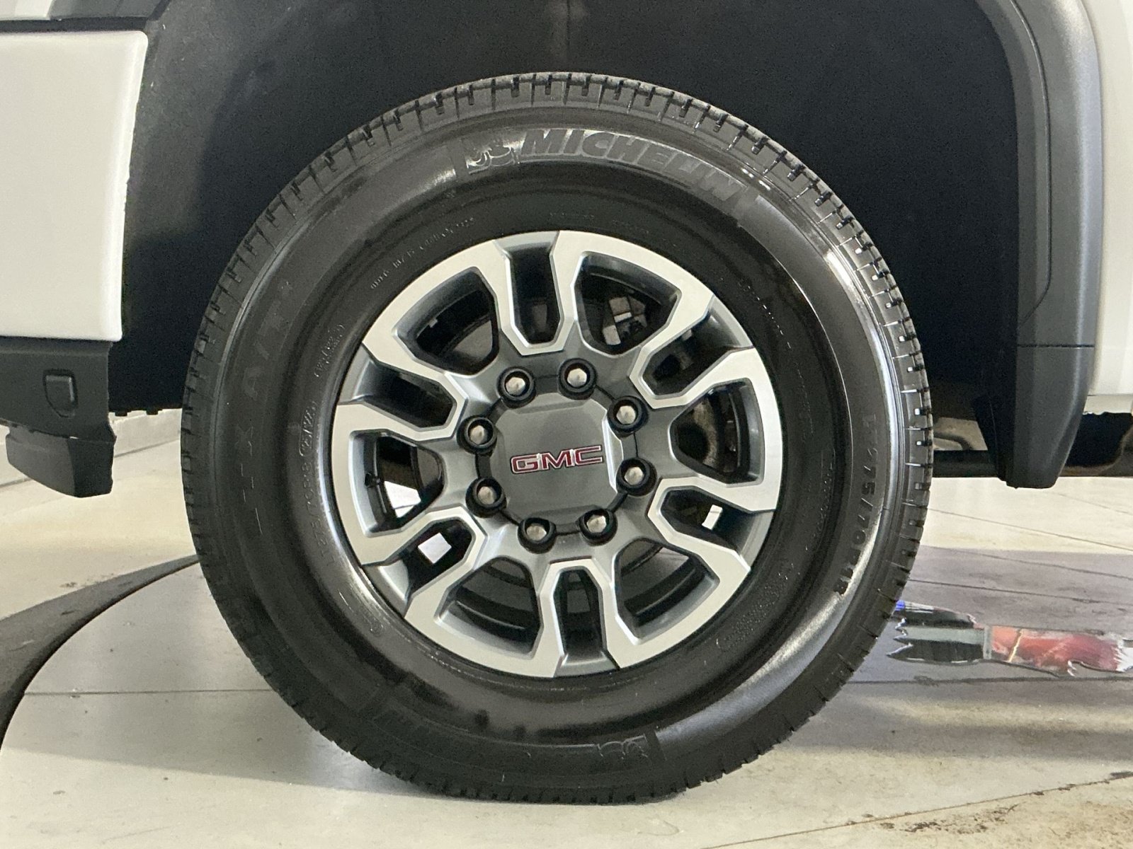 Used 2022 GMC Sierra 2500 AT4 w/ AT4 Preferred Package AWD/4WD image 13