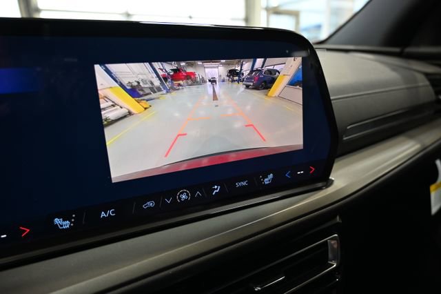 New 2026 Chevrolet Traverse LT image 17