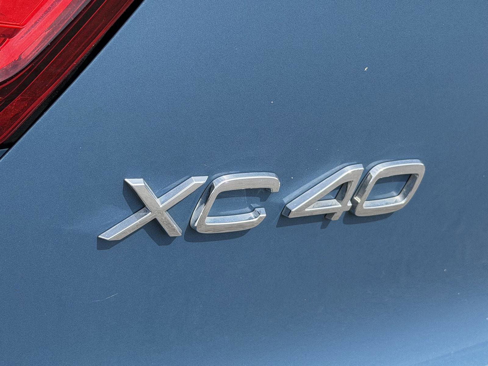 Used 2024 Volvo XC40 B5 Core image 27