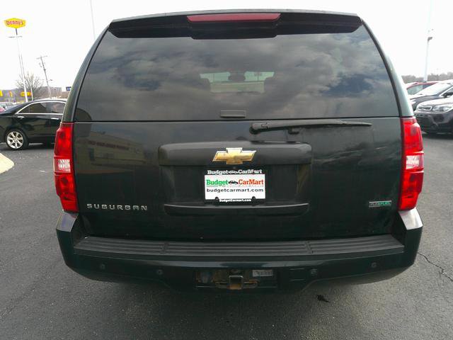 Used 2011 Chevrolet Suburban LT image 2