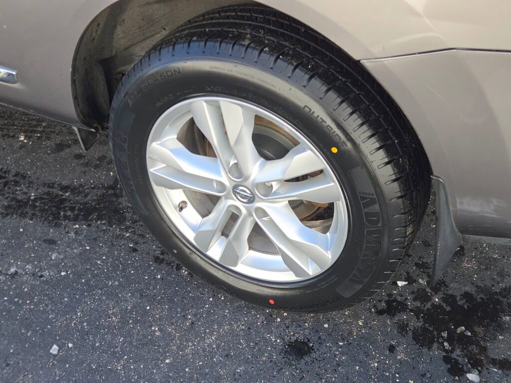 Used 2013 Nissan Rogue SV w/ Premium Pkg image 13