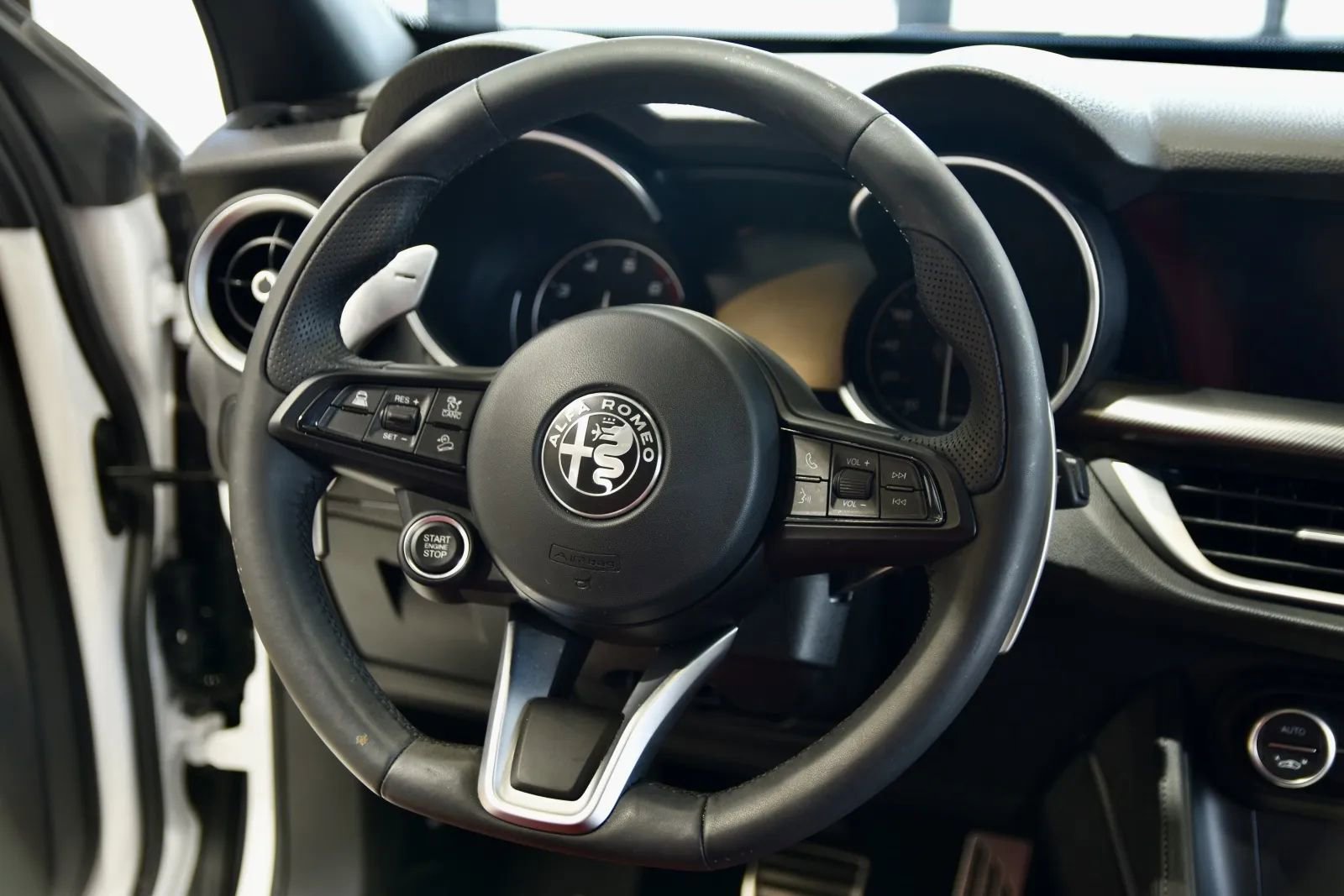 Used 2022 Alfa Romeo Stelvio Veloce image 19