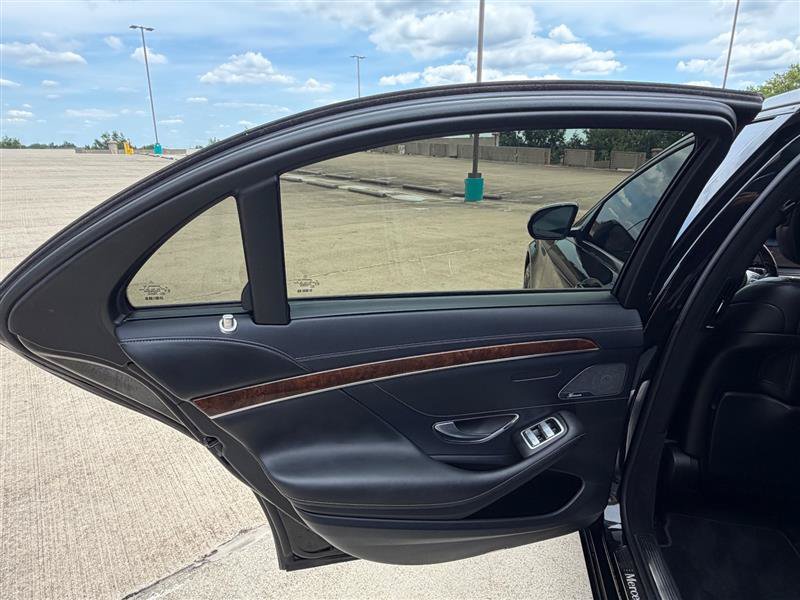 Used 2015 Mercedes-Benz S 550 4MATIC Sedan image 34