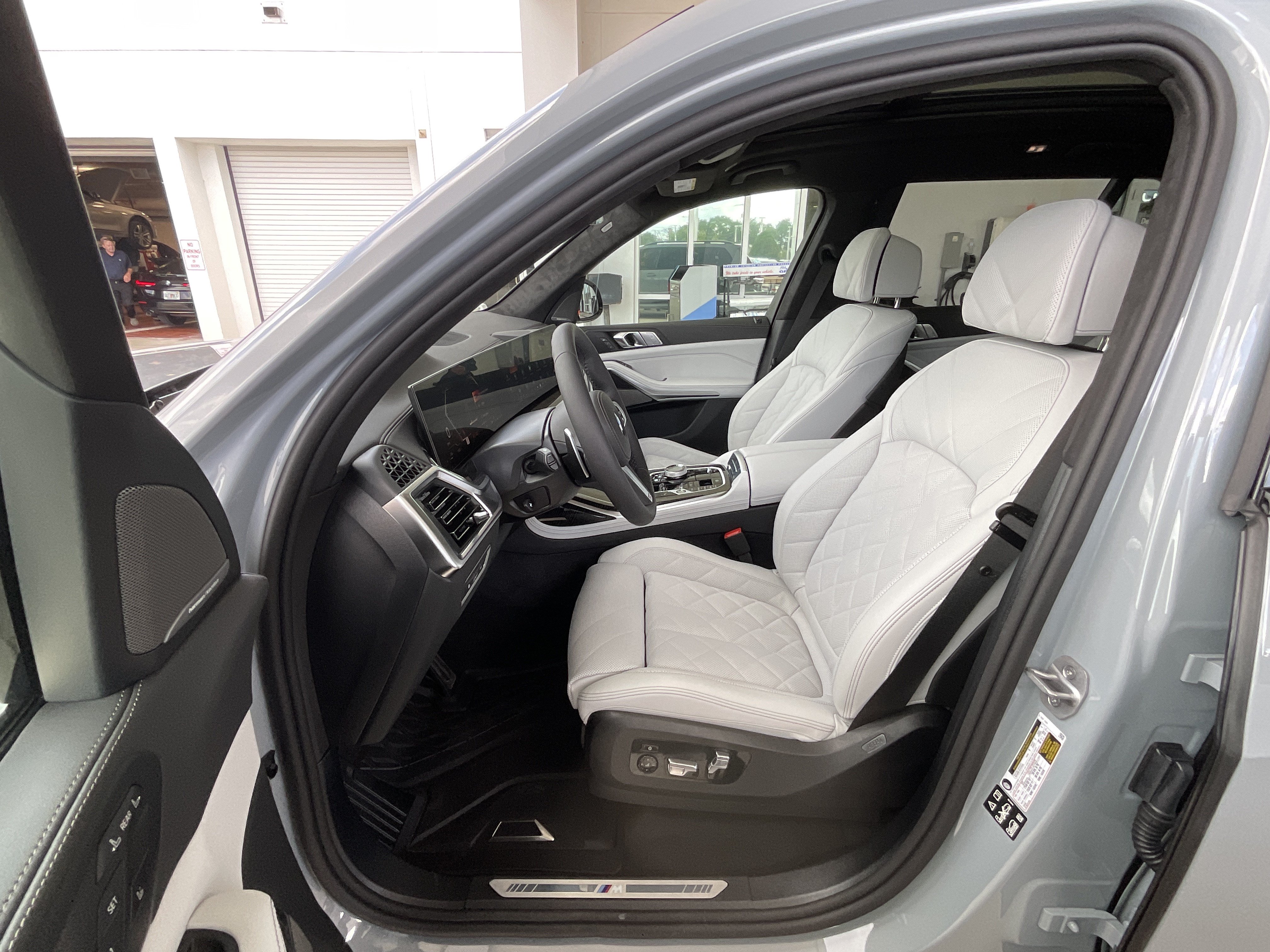 New 2027 BMW X7 xDrive40i w/ M Sport Package AWD/4WD image 10