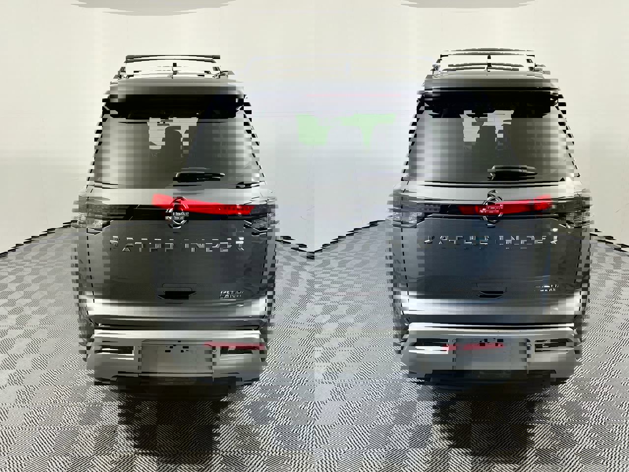 Used 2024 Nissan Pathfinder Platinum image 4