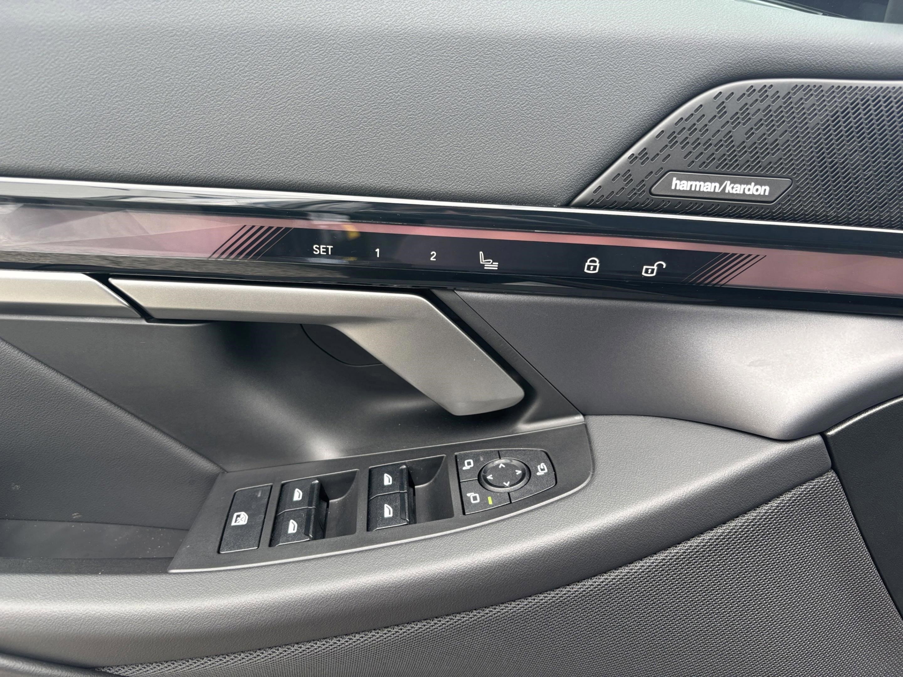 Used 2025 BMW i5 eDrive40i w/ Premium Package image 18