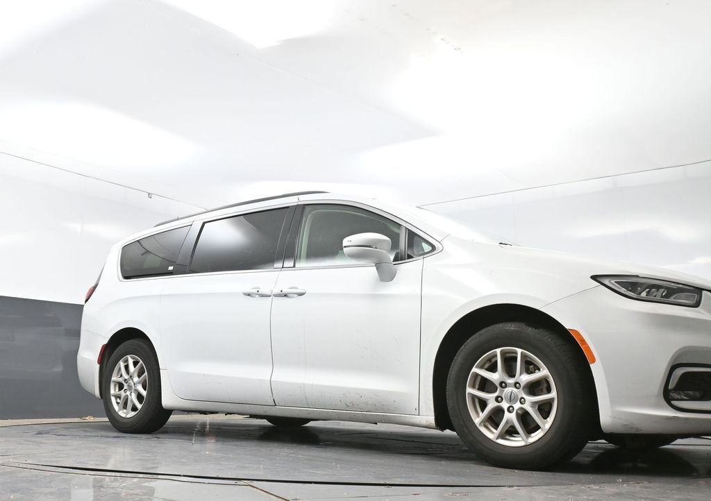Used 2022 Chrysler Pacifica Touring-L FWD image 22
